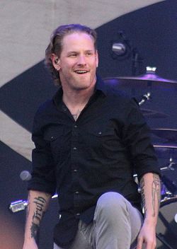 W0919-Hellfest2013 StoneSour CoreyTaylor 71660-Cropped.JPG