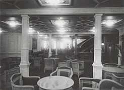 Vista de la sala de recepción de primera clase del Olympic, muy semejante a la del Titanic.