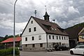 Ehemaliges Bürgermeisteramt, heute Wohnhaus. Es werden noch immer die Bewohner von der Glocke im Glockentürmchen stündlich an die Uhrzeit erinnert.