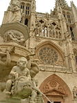 Facade of the Cathedral, with the fontaine of Santa María.