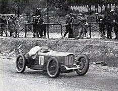 Robert Benoist sur Delage 2LCV victorieuse au Grand Prix de l'ACF 1925.