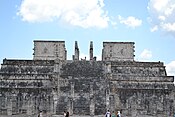 «Templo de los Guerreros» y de las «Mil Columnas» en donde se encuentra el Chac Mool