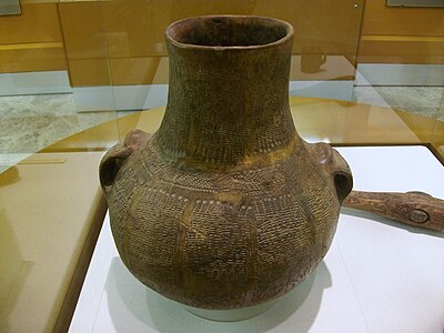 Vaso con decoración impresa cardial. Cova de l'Or. Museo de prehistoria de Valencia.