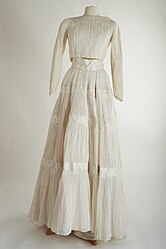 Wedding two-piece outfit in pleated linen. The skirt is based on the design of the ‘First Love’ dress.