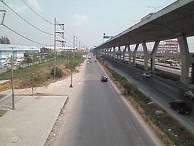 Bang Na Expressway courant de Chalerm Maha Nakhon Terminal à Bang Pakong à Bangkok