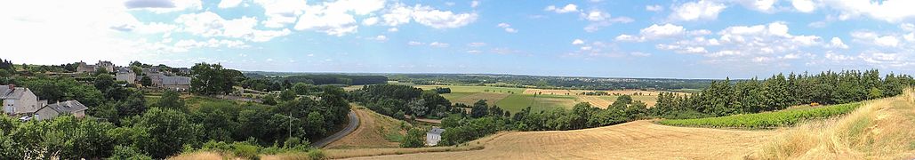 Vue panoramique depuis la Corniche Angevine dans l'est du département.