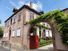 Ancien presbytère (XVIIIe), 6 rue Principale.