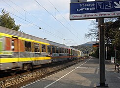 Téoz Bordeaux - Nice, passant sans arrêt en gare de Cassis.