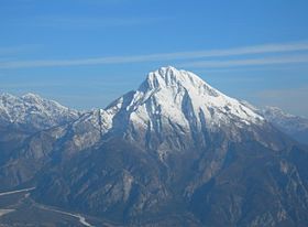 Le Monte Amariana enneigé.