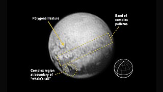 First signs of geological features on Pluto (annotated; ۱۰ ژوئیه ۲۰۱۵).