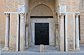 Vue de la partie inférieure du porche de Bab Lalla Rihana ; au fond est la porte d'entrée surmontée d'un arc brisé.