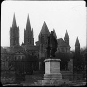 Luis XIV frente a la Abbaye aux Hommes en Caen