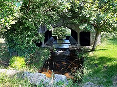 Tirelagüe alimentant le lavoir de Bel Air à Mimizan.