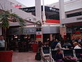 Les restaurants et les magasins dans le Terminal.