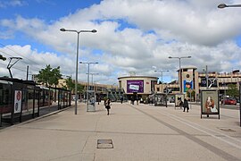 Le parvis de la gare.