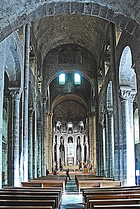 La nef, vue du narthex.