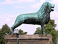 Eine von zwei Kopien des Braunschweiger Löwen vor der Kaiserpfalz in Goslar