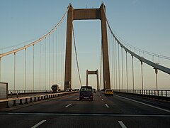 La ruta europea E20 sobre el puente.