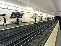 Photographie des quais et voies de la station Villiers (partie souterraine de la ligne)