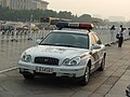 一輛悬挂白色警用号牌的公安車輛，攝於北京