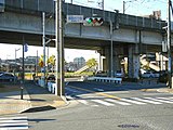 埼京線との交差（埼玉県戸田市、2004年12月）