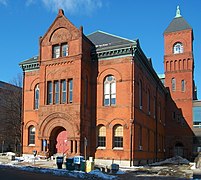 Corte Suprema de Salem, Massachusetts. Construida en 1864 como un diseño italiano, fue remodelada bajo el estilo románico richardsoniano en 1889.[4]​