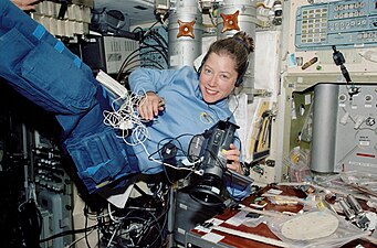 STS-112 : Melroy dans le module Zvezda de la station spatiale (2002)