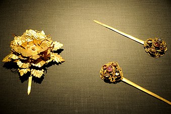Tomb of Prince Chuang of Liang-gold hairpins