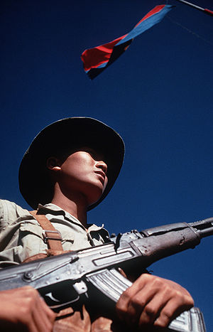 AK-47 소총으로 무장한 남베트남 민족해방전선의 게릴라