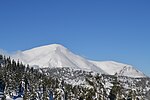 Вид на г. Петрос і г. Петросул з полонини Скопеска