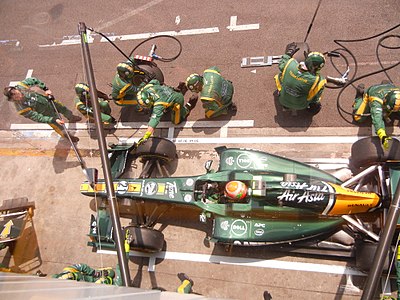 Pit stop da equipe Lotus durante o Grande Prêmio do Brasil de 2011