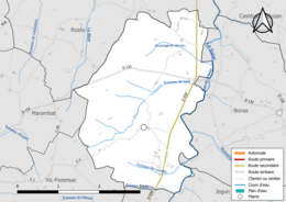 Carte en couleur présentant le réseau hydrographique de la commune