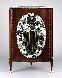 The urn – Corner cabinet made of mahogany with rose basket design of inlaid ivory, by Jacques-Émile Ruhlmann (1923), Brooklyn Museum, New York City