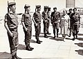 אלוף אהרון יריב מלווה את ראש הממשלה, גולדה מאיר בביקור בבסיס 8200 בסיני, 1972.