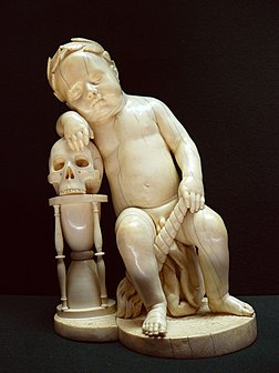 Enfant endormi ou Le Temps, statuette en ivoire réalisée par l’entourage de Leonhard Kern (v. 1650-1700, département des objets d'art du musée du Louvre). (définition réelle 2 304 × 3 072)