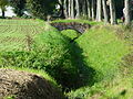 Lünerner Bach, östlich Lünern, rechts der Vöhdeweg,[A 3] Oktober 2014.