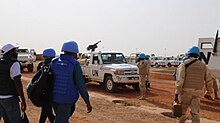 soldats de l'ONU et quelques pick-up armés