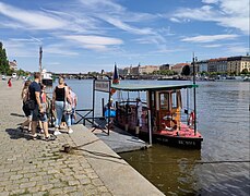 Transport en bateau sur la Vltava à Prague.