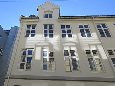 The facade on Kattesundet.