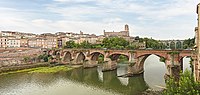 Pont sur le Tarn et cathédrale Sainte-Cécile à Albi.