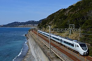 太平洋沿岸を走る特急「くろしお」 （2016年2月、南部駅 - 岩代駅間）