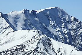 Le mont Bazardüzü vu de la ville de Shahdag