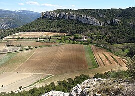 A view of the Château de Roquefort and its surroundings