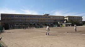 島根県立浜田商業高等学校（2015年、正門裏）