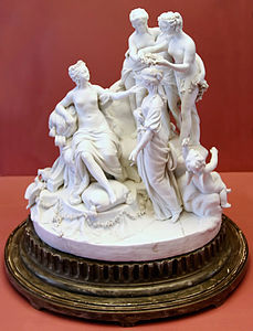 Vénus faisant couronner la Beauté, biscuit de porcelaine dure, Paris, musée du Louvre.