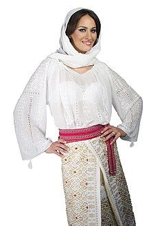 Mujer de Constanza en traje tradicional de Dobruja