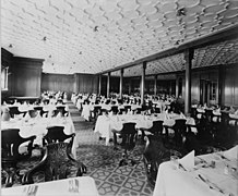 Salón comedor de segunda clase a bordo del Olympic, muy similar al de su buque hermano el Titanic.