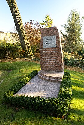 Stèle à la mémoire des déportés du Convoi 73 au cimetière du Père-Lachaise