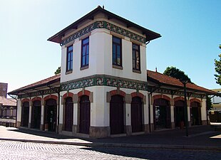 The Market square's wall towers (1904) were designed by architect Ventura Terra