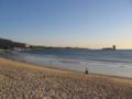 Isla Toralla (al fondo) vista desde la Playa de Samil (Vigo)